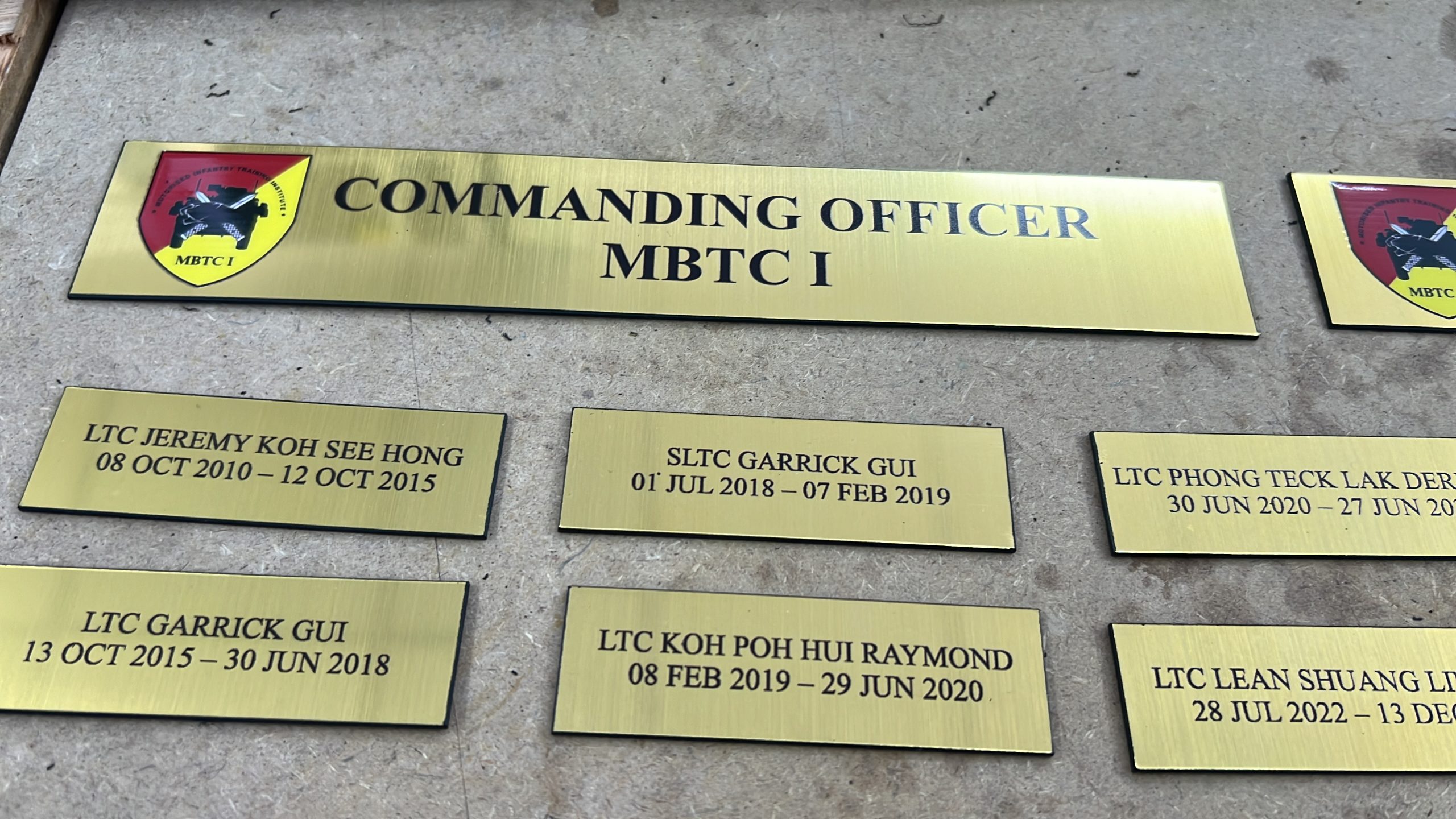 inscription plates