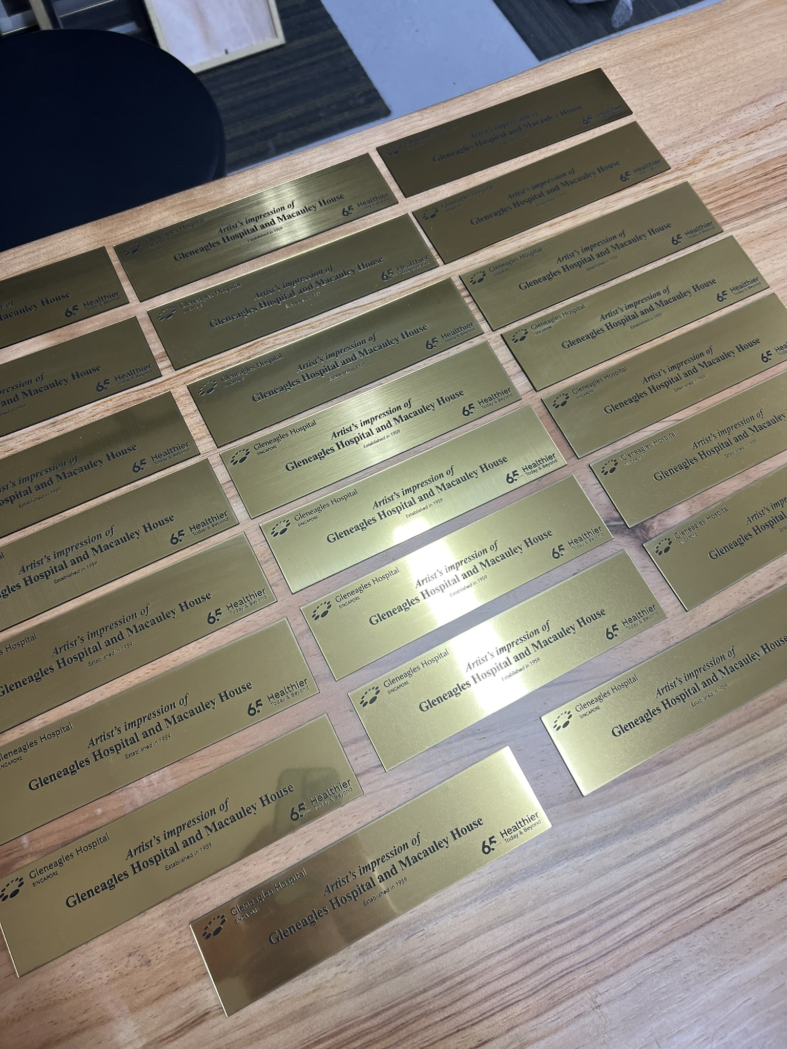 inscription plates
