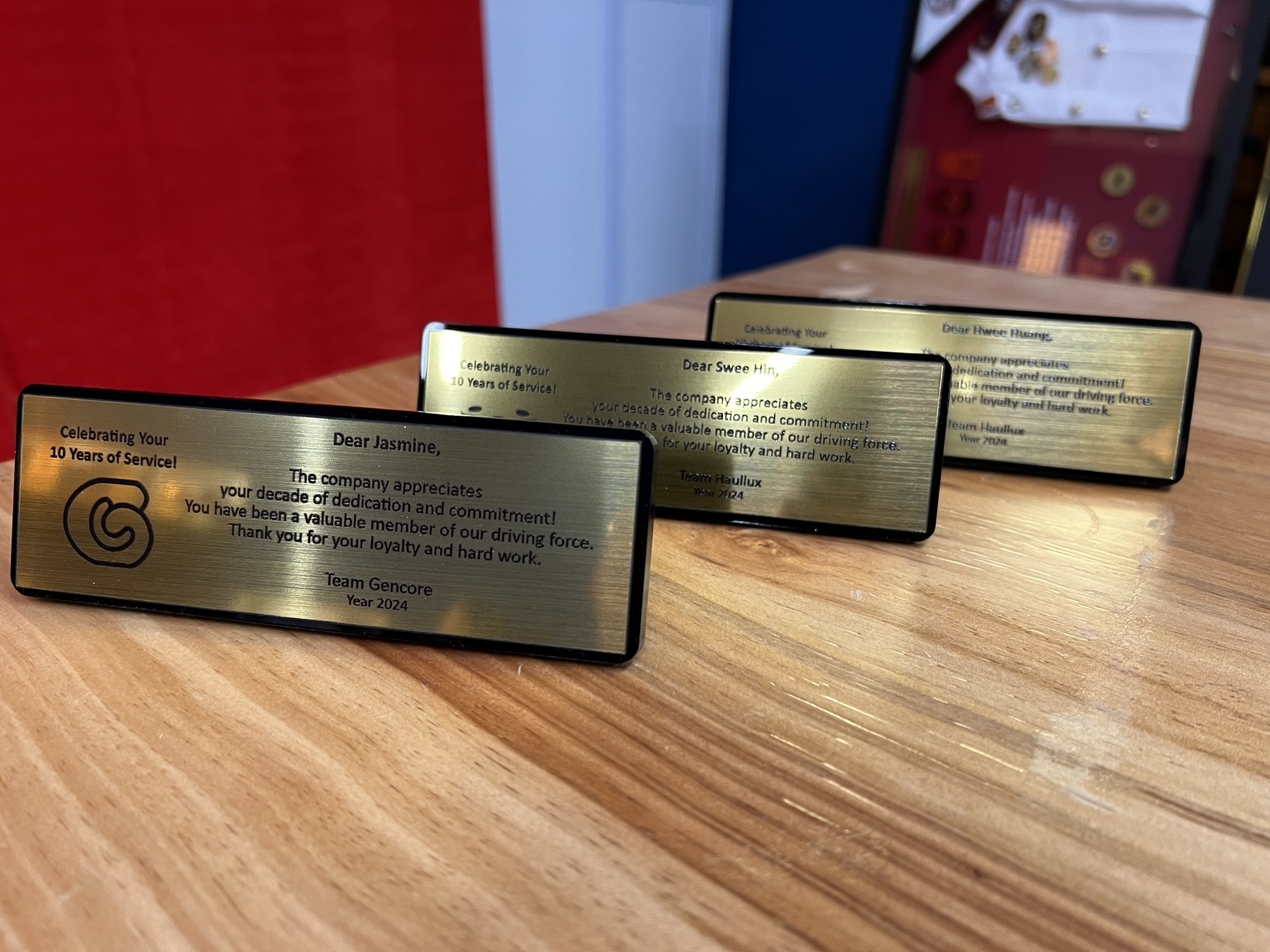 inscription plates
